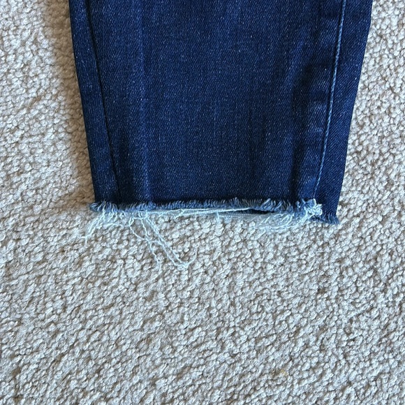 Good American Multi-Size Jeans - Picture 2 of 6